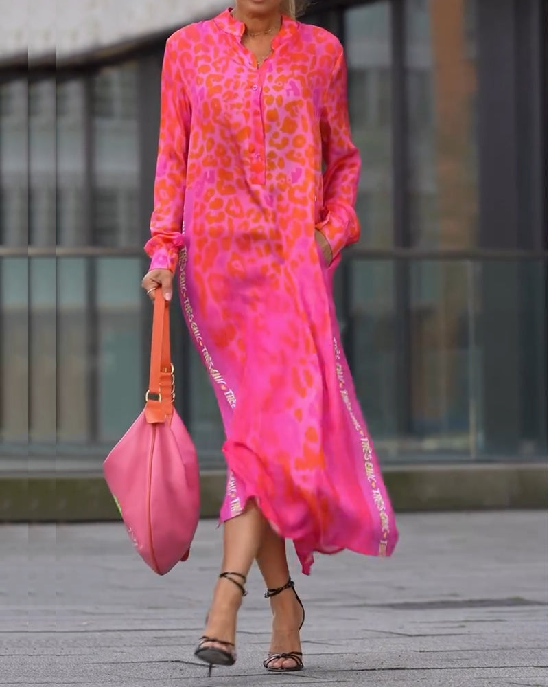 Sukienka z długim rękawem i rozcięciem w panterkę