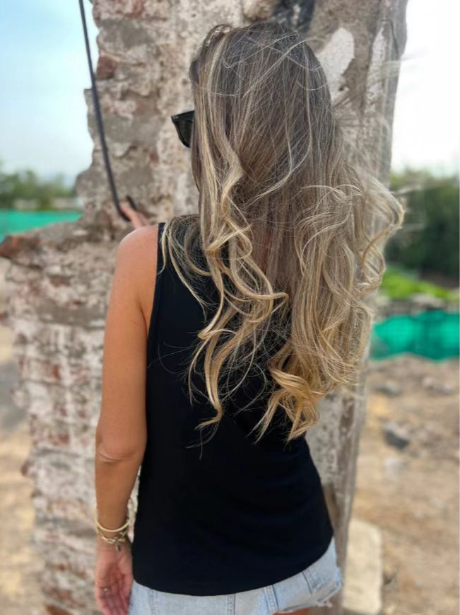 New sleeveless shirt in style in style